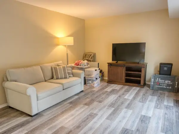 27 Adrienne PL #1, Brooklyn, NY 10308