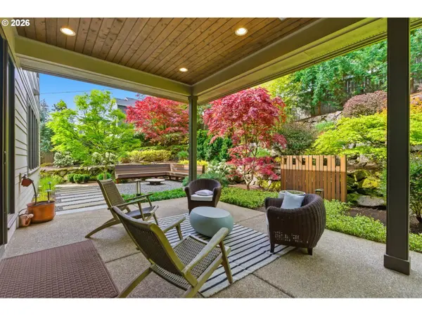 2123 S MILITARY RD, Portland, OR 97219