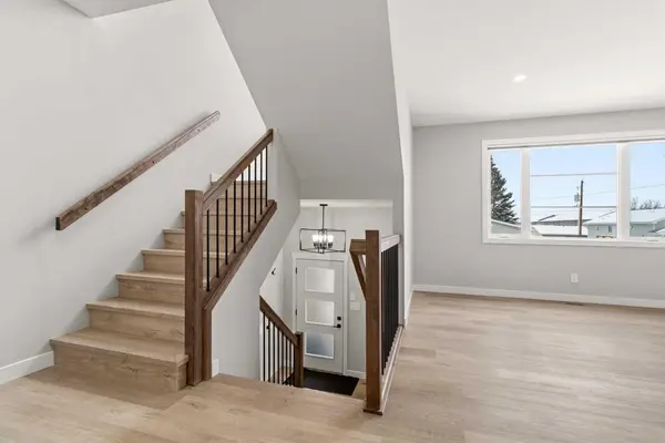 4309 48 AVE, Sylvan Lake, AB T4S 1N5