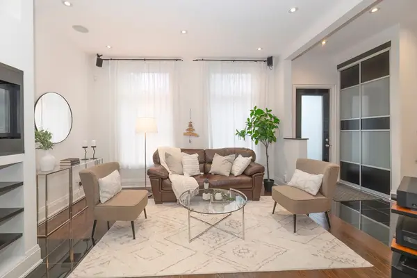 136 Spruce ST, Toronto C08, ON M5A 2J5