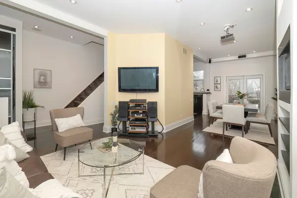 136 Spruce ST, Toronto C08, ON M5A 2J5