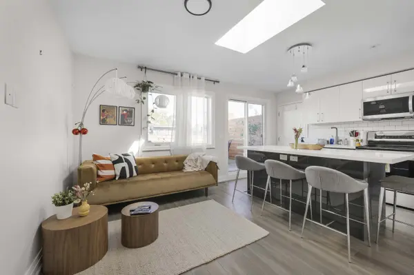 49 Beatrice ST, Toronto C01, ON M6J 2T2