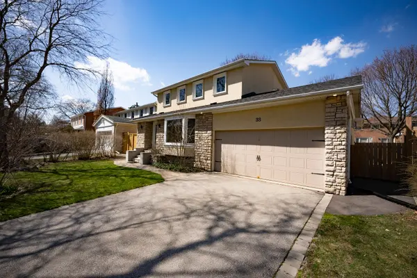 38 Foursome CRES, Toronto C12, ON M2P 1W3