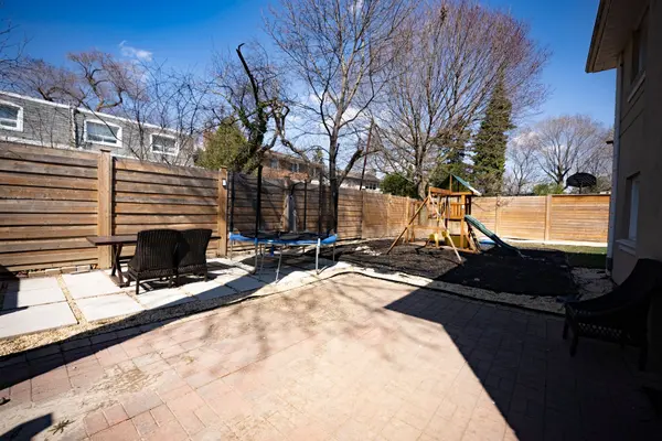 38 Foursome CRES, Toronto C12, ON M2P 1W3