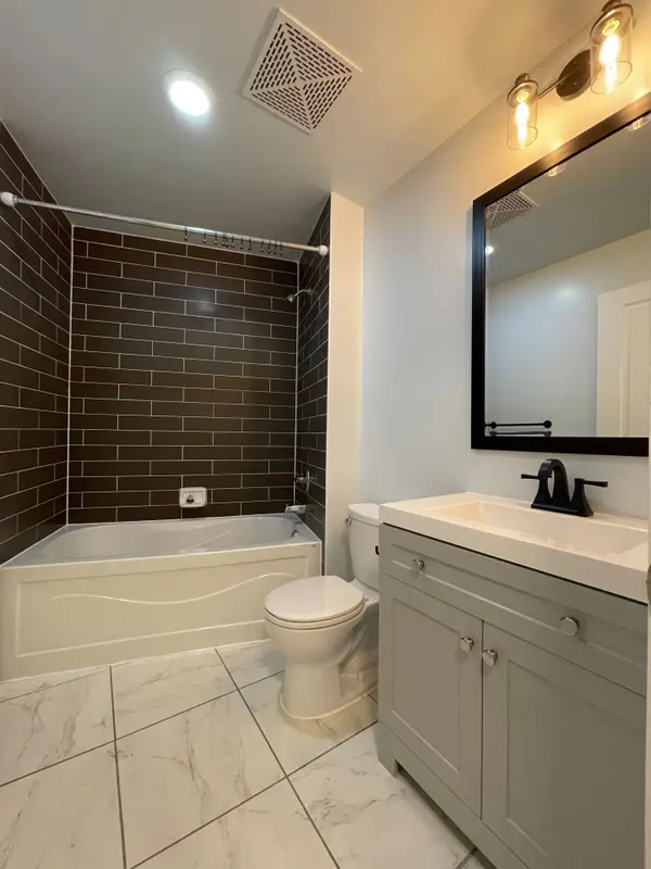 1 Scott ST #2301, Toronto C08, ON M5E 1A1