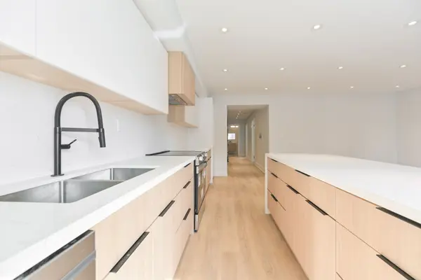 997 Dufferin ST #Upper, Toronto C01, ON M6H 4B2