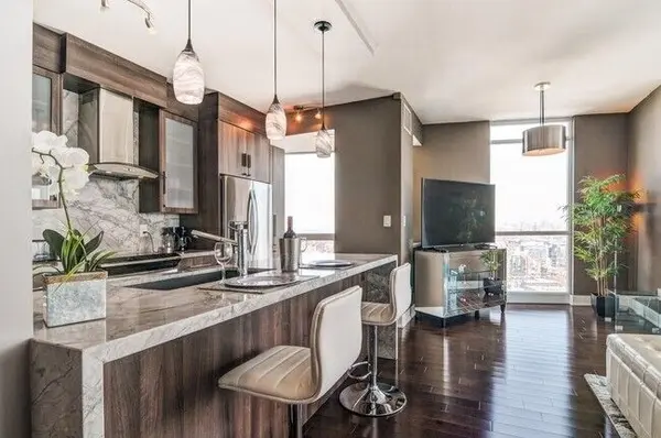 219 Fort York BLVD #LPH 3702, Toronto C01, ON M5V 1B1