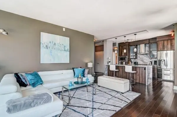 219 Fort York BLVD #LPH 3702, Toronto C01, ON M5V 1B1