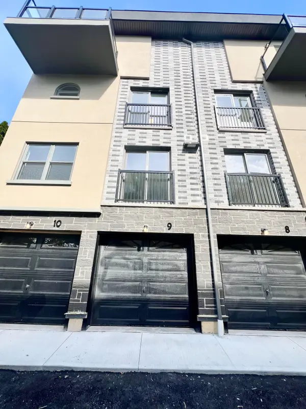 300 Railway Engine House Way ST ##9, Whitby, ON L1N 0P7