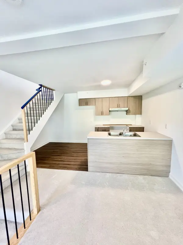 300 Railway Engine House Way ST ##9, Whitby, ON L1N 0P7