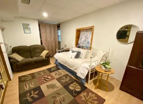 1914 Liverpool RD, Pickering, ON L1V 1W5