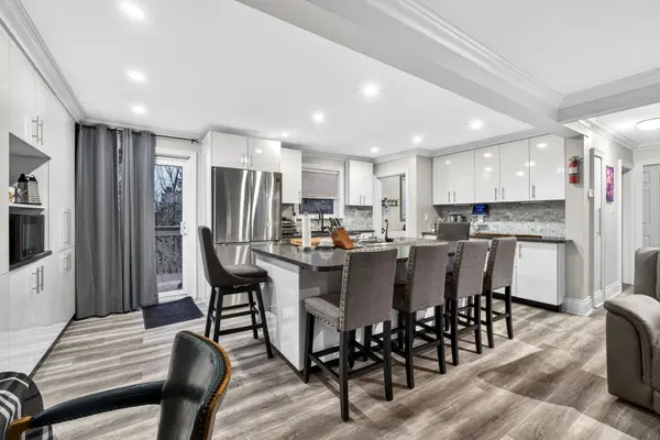 1914 Liverpool RD, Pickering, ON L1V 1W5