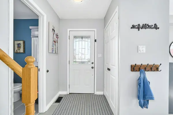 26 Longwood CT, Clarington, ON L1E 1R8