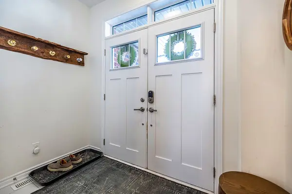 12 Marlborough ST, Whitby, ON L1R 1K3