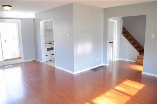 9 Oakworth (main and second floor) CRES, Toronto E04, ON M1K 3T7