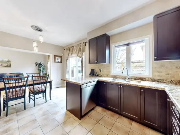 39 Pantano DR, Vaughan, ON L4J 0A9