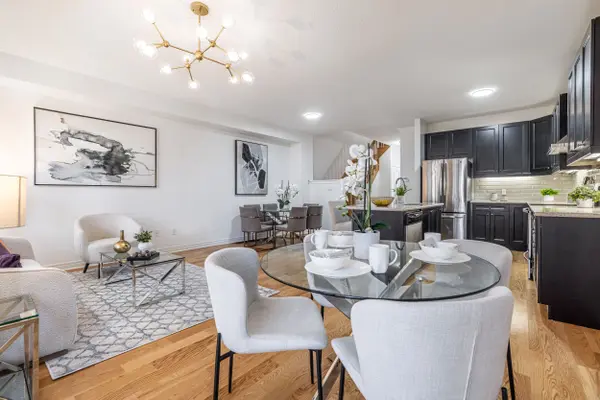 92 Radial DR, Aurora, ON L4G 0Z8