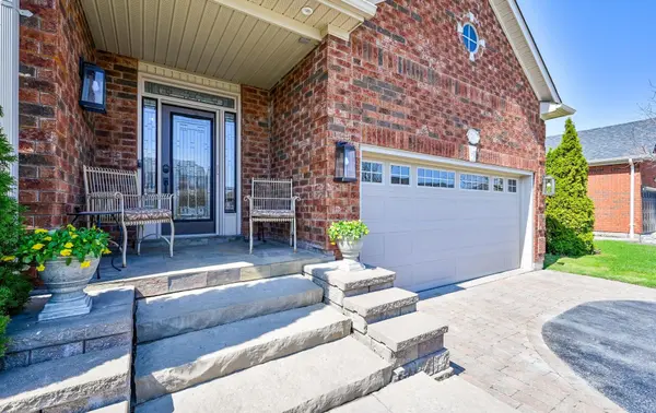 22 Ash Green LN, Uxbridge, ON L9P 2A8