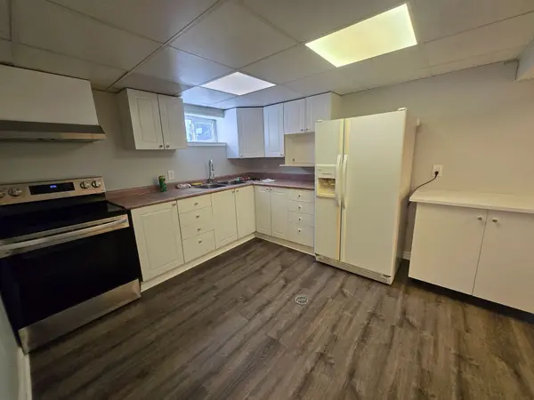 209 Septonne AVE #B, Newmarket, ON L3Y 2W5