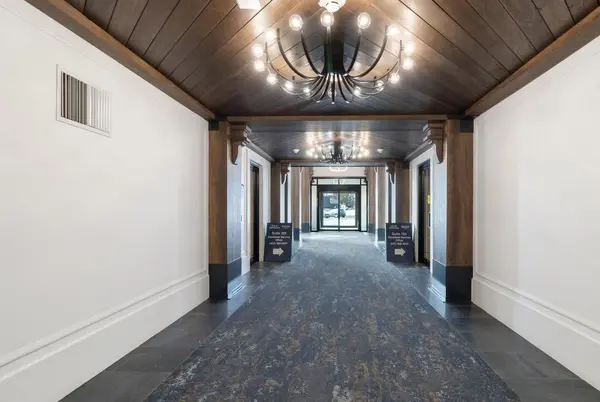 2075 King RD #335, King, ON L7B 0R6