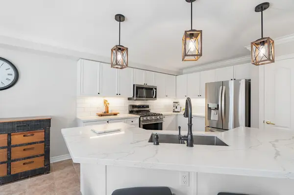 43 Maple Crown TER, Barrie, ON L4M 7H9