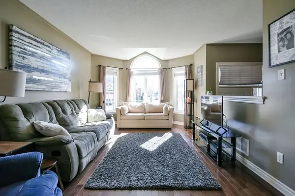 12 White CRES, Barrie, ON L4N 7M1