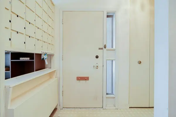 1188 WESTERDAM RD, Mississauga, ON L4Y 2H4