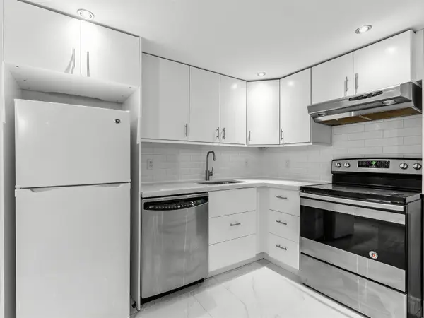 12 Salem AVE #Lower, Toronto W02, ON M6H 3C1