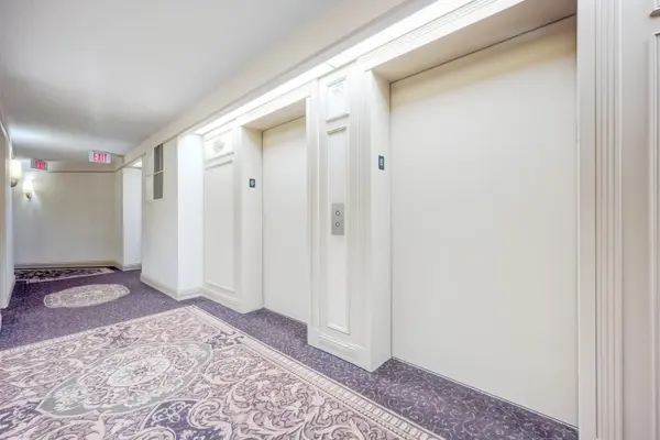 25 Kingsbridge Garden CIR #616, Mississauga, ON L5R 4B1