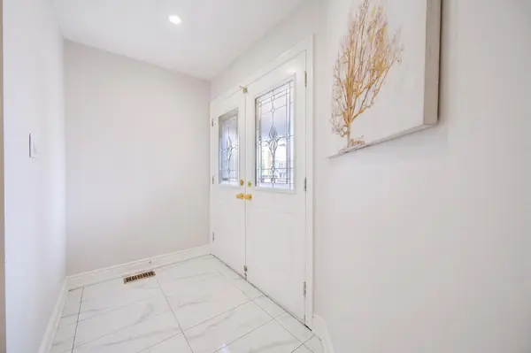 18 Manett CRES, Brampton, ON L6X 4X4