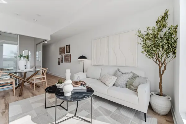 1660 Bloor ST W #708, Toronto W02, ON M6P 1A8