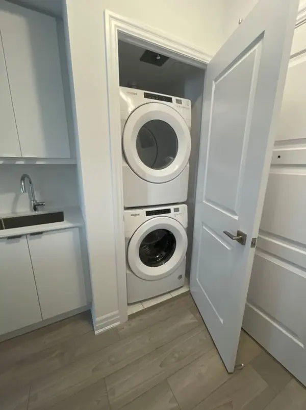 36 Elm DR W #703, Mississauga, ON L5B 0N3