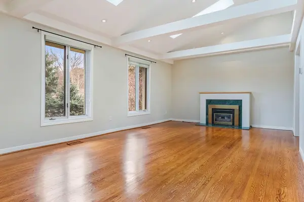 1443 Birchwood DR, Mississauga, ON L5J 1T3