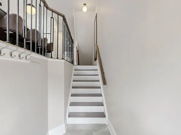 1321 Granrock CRES, Mississauga, ON L5V 0E1