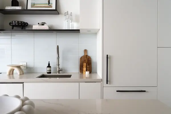 35 Wabash AVE #321, Toronto W01, ON M6R 0A9