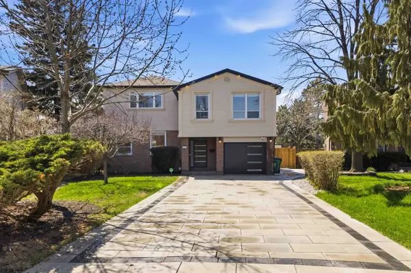 2711 Spruce Needle CT, Mississauga, ON L5L 1N2