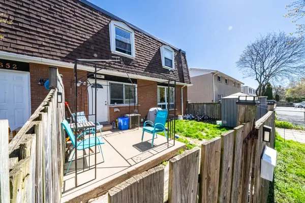 648-654 Francis RD S, Burlington, ON L7T 3X7