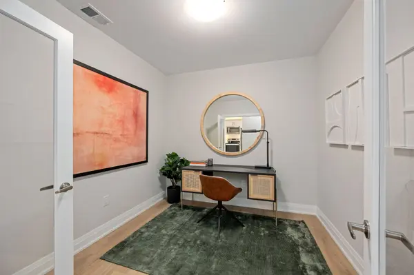 4286 King ST #905, Kitchener, ON N2P 2E9