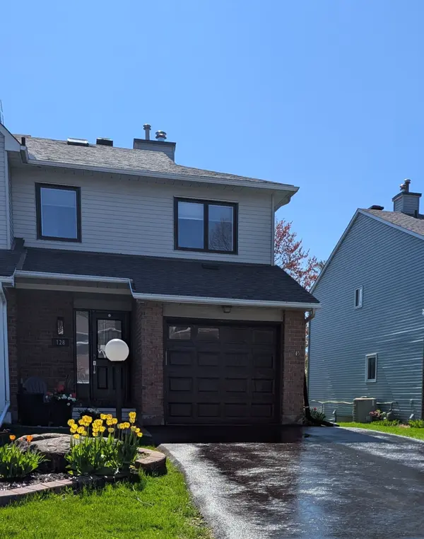 128 Pickwick DR, Barrhaven, ON K2J 3C7