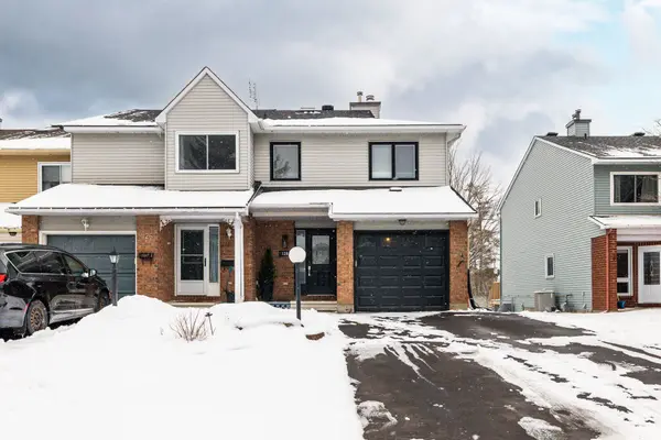 128 Pickwick DR, Barrhaven, ON K2J 3C7