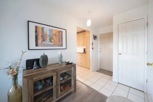 9 Bonheur CT #715, Brantford, ON N3P 1Z5