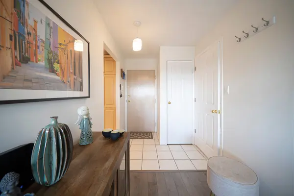 9 Bonheur CT #715, Brantford, ON N3P 1Z5