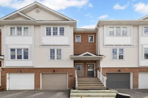 255 Gershwin Private, Bells Corners And South To Fallowfield, ON K2H 1G5