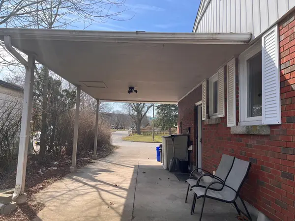26 Larchwood DR, St. Catharines, ON L2T 2H5