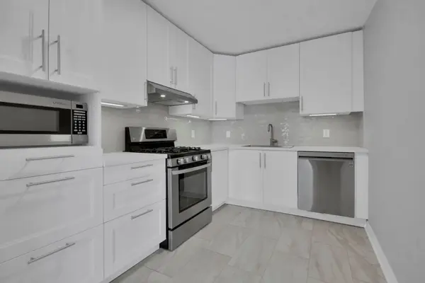 135 Castlefrank RD #22, Kanata, ON K2L 2Y2