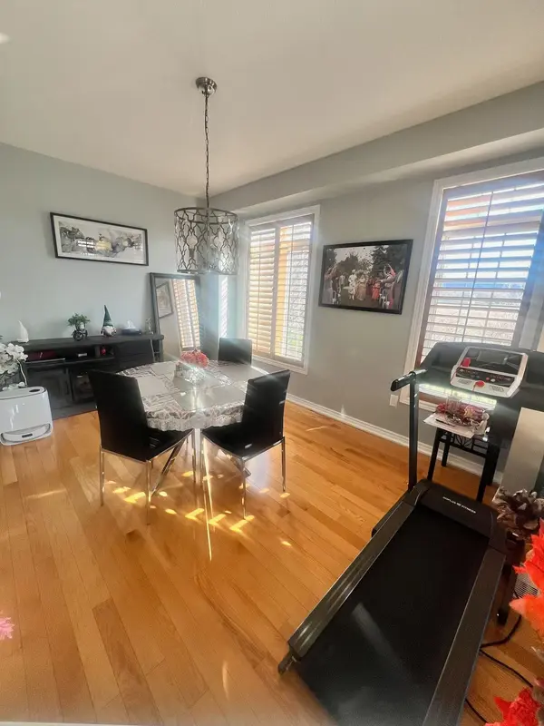 4 Raintree DR, Hamilton, ON L8E 0B1