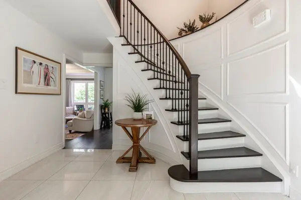 318 Lloyminn AVE, Hamilton, ON L9G 3X4