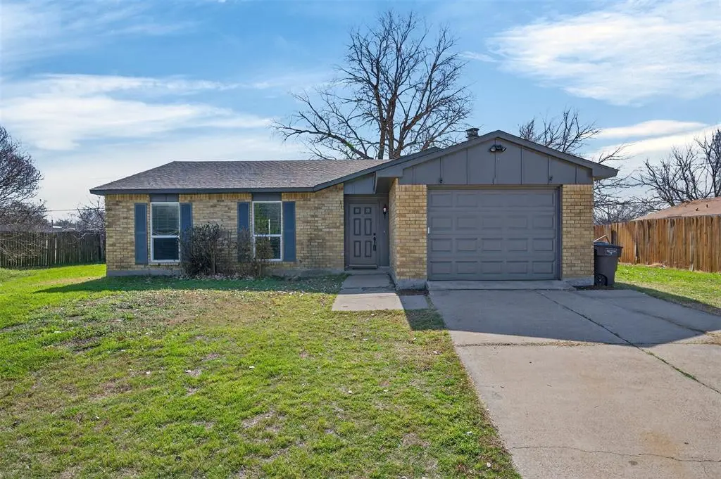 2308 Foxglen Court, Fort Worth, TX 76131
