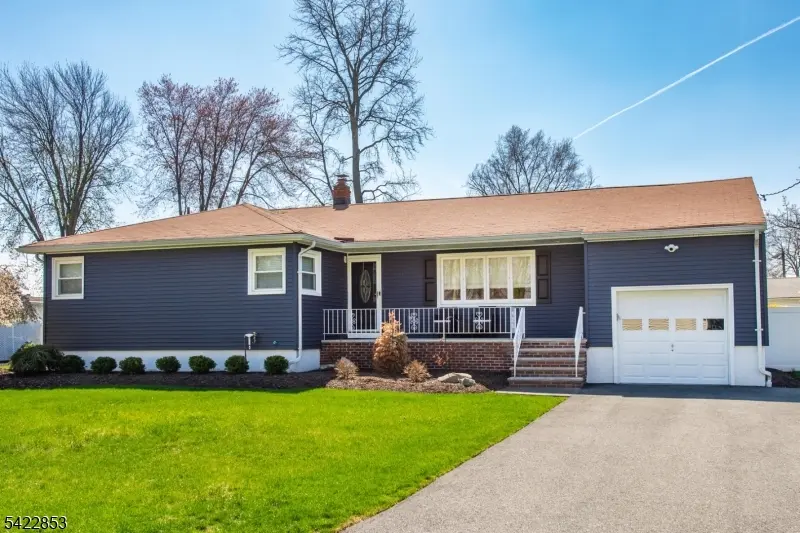 15 Green Meadows Rd, Fairfield Twp., NJ 07004