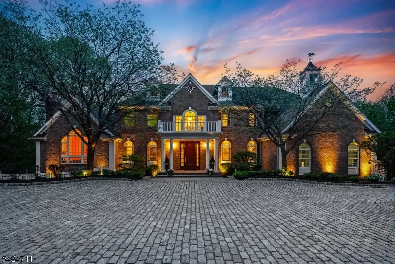 12 Beacon Hill Dr, Chester Twp., NJ 07930